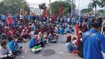 Ribuan Buruh Hari Ini Demo Tuntut Kenaikan Upah 10 Persen